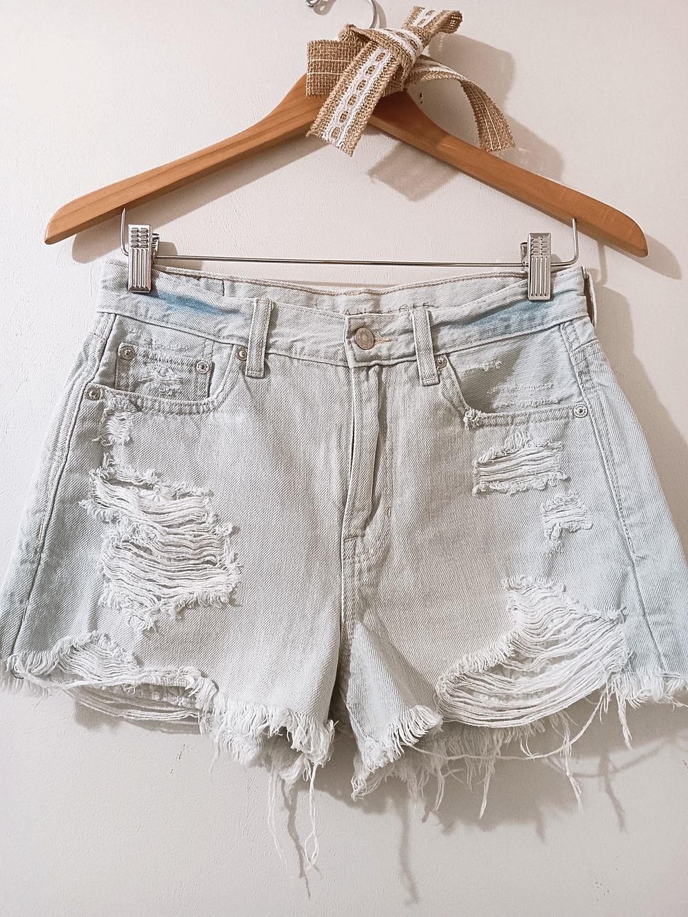 AMERICAN EAGLE HIGH RISE FESTIVAL CROCHET PEEK POCKET DISTRESSED JEAN SHORTS 2